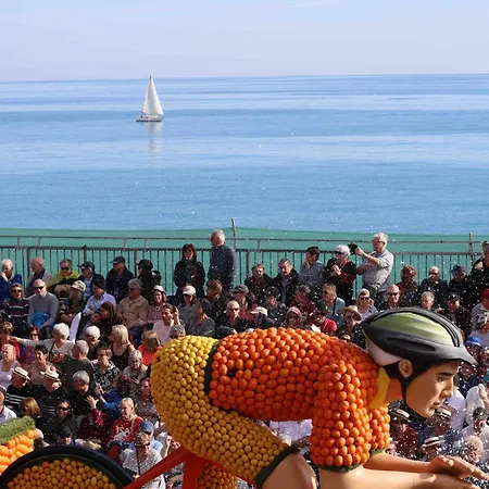 Apartment Center One Bedroom , & Sea View #15 Menton