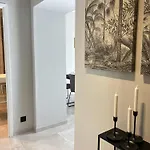 Center One Bedroom , & Sea View #15 Μεντόν