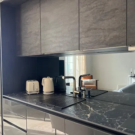 Center One Bedroom , & Sea View #15 דירה מנטון