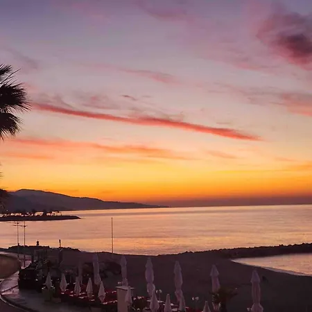 Center One Bedroom , & Sea View #15 * Menton