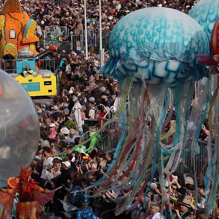 Center One Bedroom , & Sea View #15 Lägenhet *