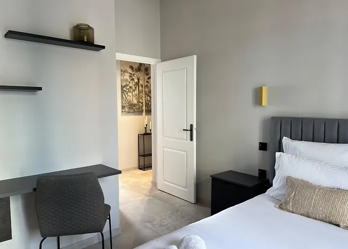 Center One Bedroom , & Sea View #15 * Мантон