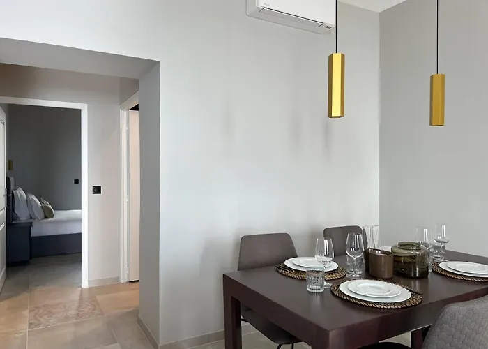 Center One Bedroom , & Sea View #15 Апартаменти Мантон