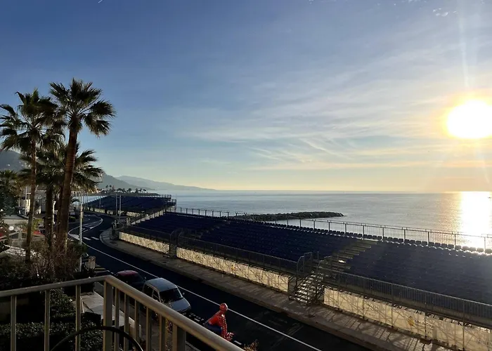 Center One Bedroom , & Sea View #15 Mentona